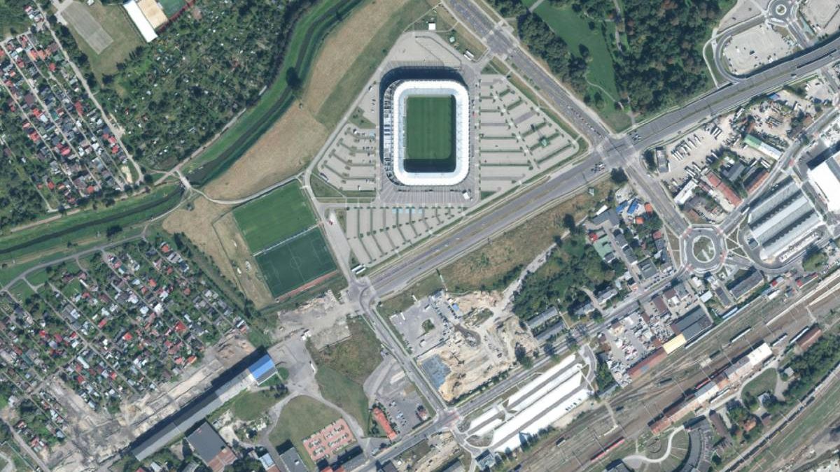 Widok z góry na stadion Arena Lublin i okolicę