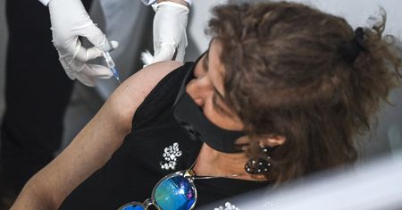 Szczepienia na COVID-19. Od 12 kwietnia rejestracja kolejnych roczników