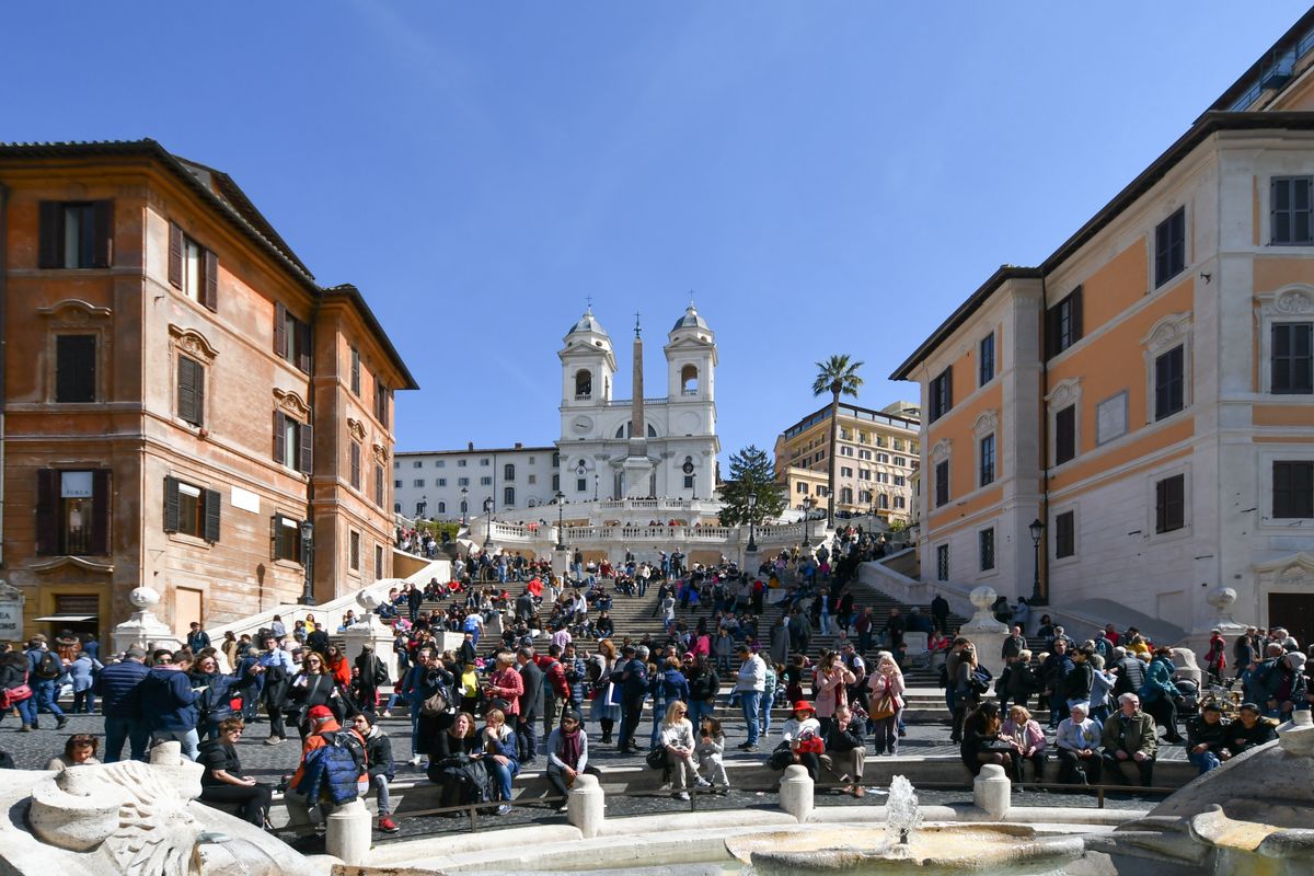 Turyści uszkodzili Hiszpańskie Schody w Rzymie 