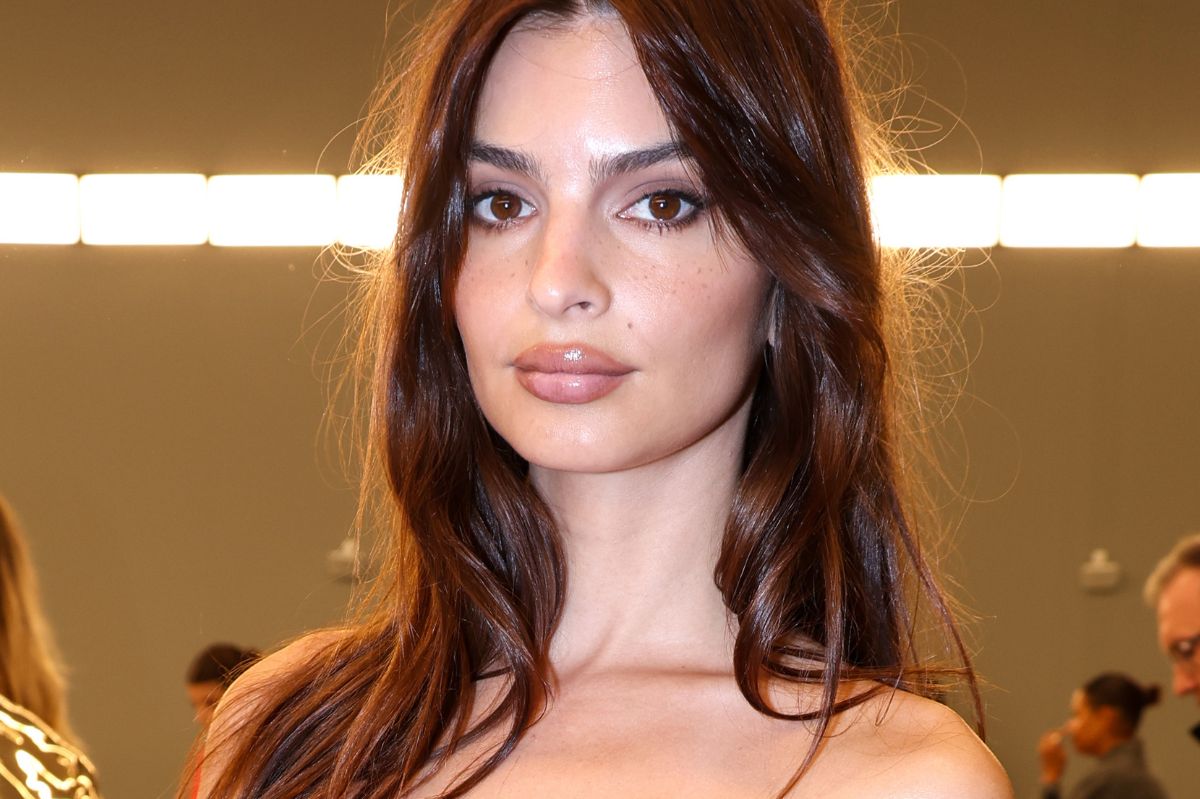 Emily Ratajkowski pojawiła się na paryskim pokazie Loewe