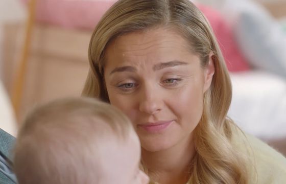 Małgorzata Socha tłumaczy gaworzenie bobasa w spocie sklepów meblowych Agata (wideo)