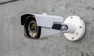 Spór o kamery przy śmietnikach. Mieszkaniec wygrał ze spółdzielnią