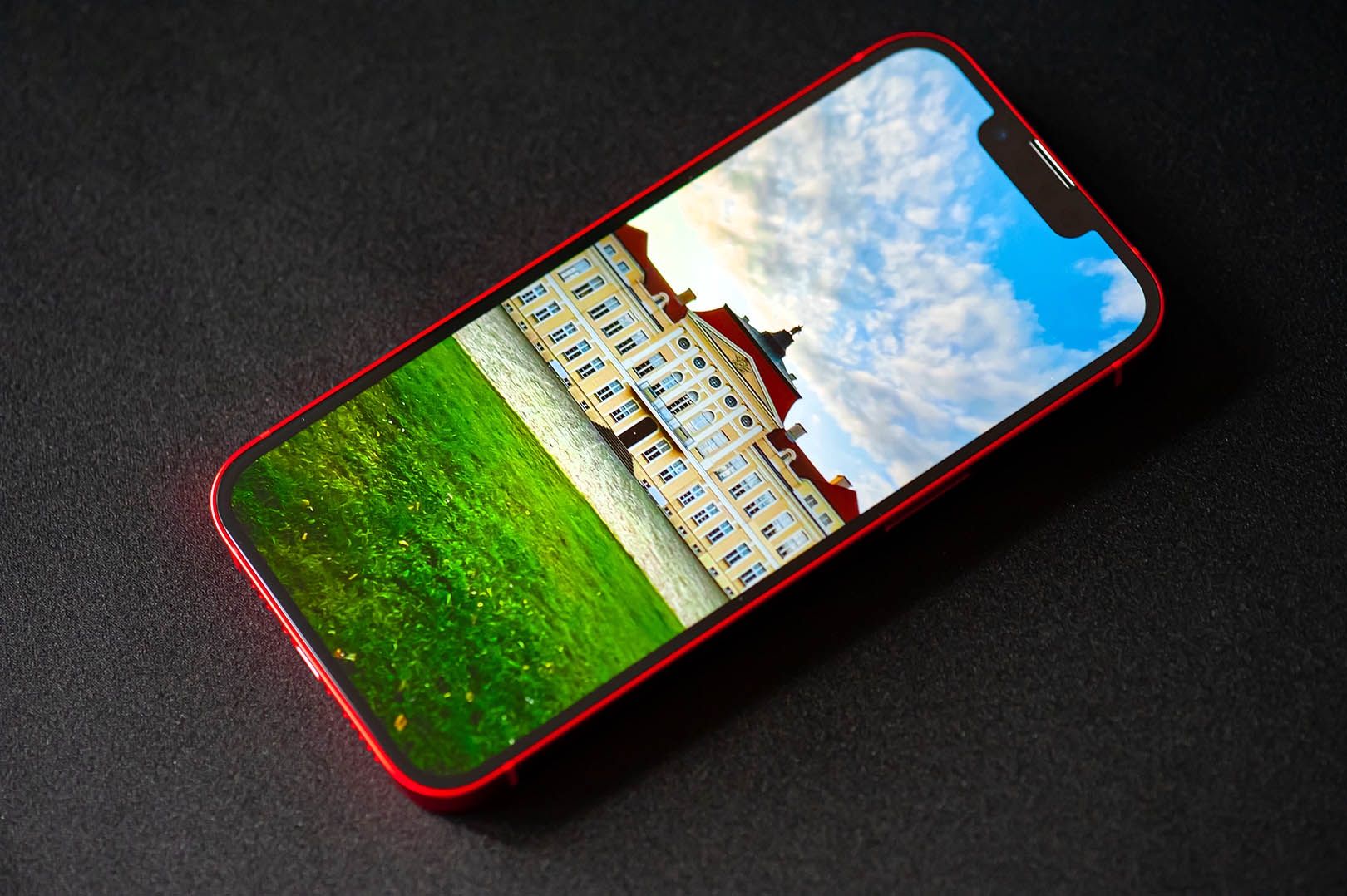 iPhone 13 wyświetlacz