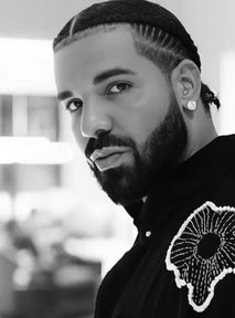 Drake wydziarał sobie twarz. Wybrał arabski napis