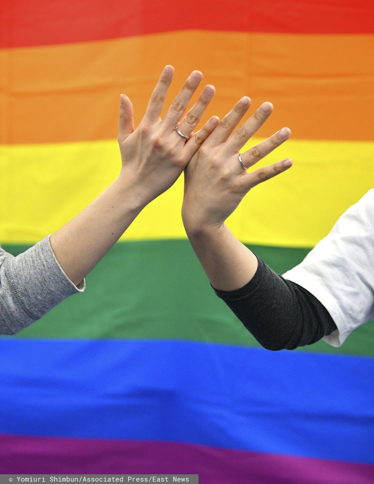 Polacy o małżeństwach jednopłciowych. Lider partii opozycyjnej mówi, czego by nie poparł