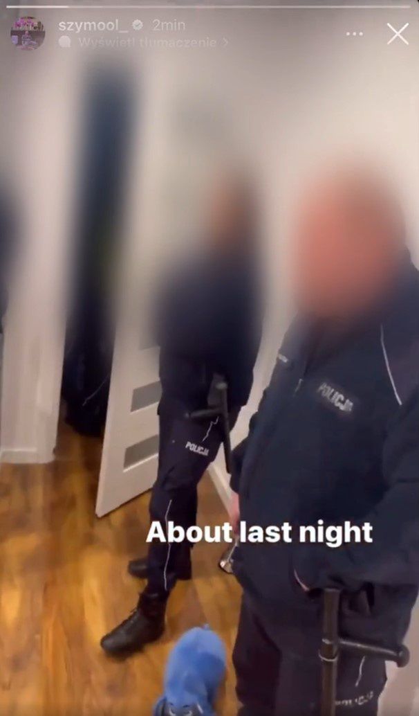 Interwencja policji w mieszkaniu Szymona Bessera
