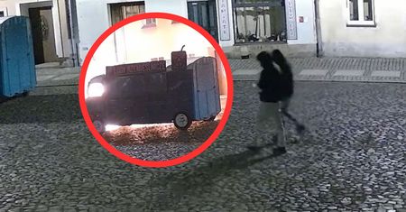 Skandaliczny czyn. Food truck stanął w płomieniach. Jest nagranie