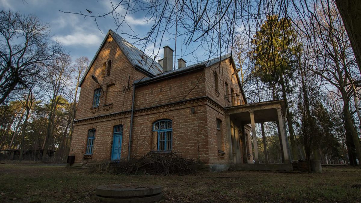 Odwiedziłem nawiedzony komisariat policji pod Warszawą. Co tam straszy? 1