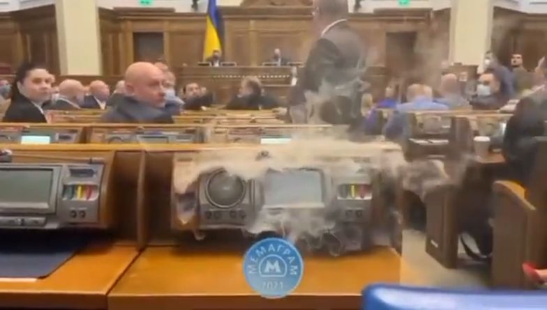 Panel nagle zapłonął. Pożar w ukraińskim parlamencie