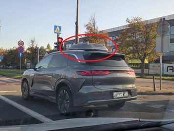 Dziwny box na dachu chińskiego auta. To nie bagażnik dachowy, a specjalna opcja