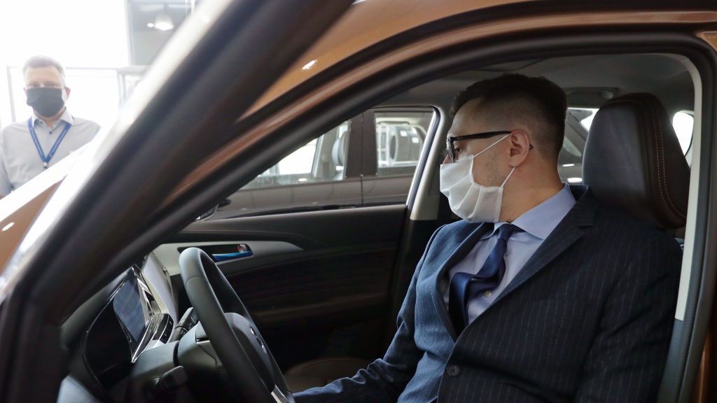 Czy w samochodzie musimy zakrywać twarz?