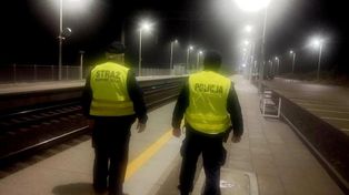 Legnica: Działania "TOR". W dalszym ciągu patrolują dworce i szlaki