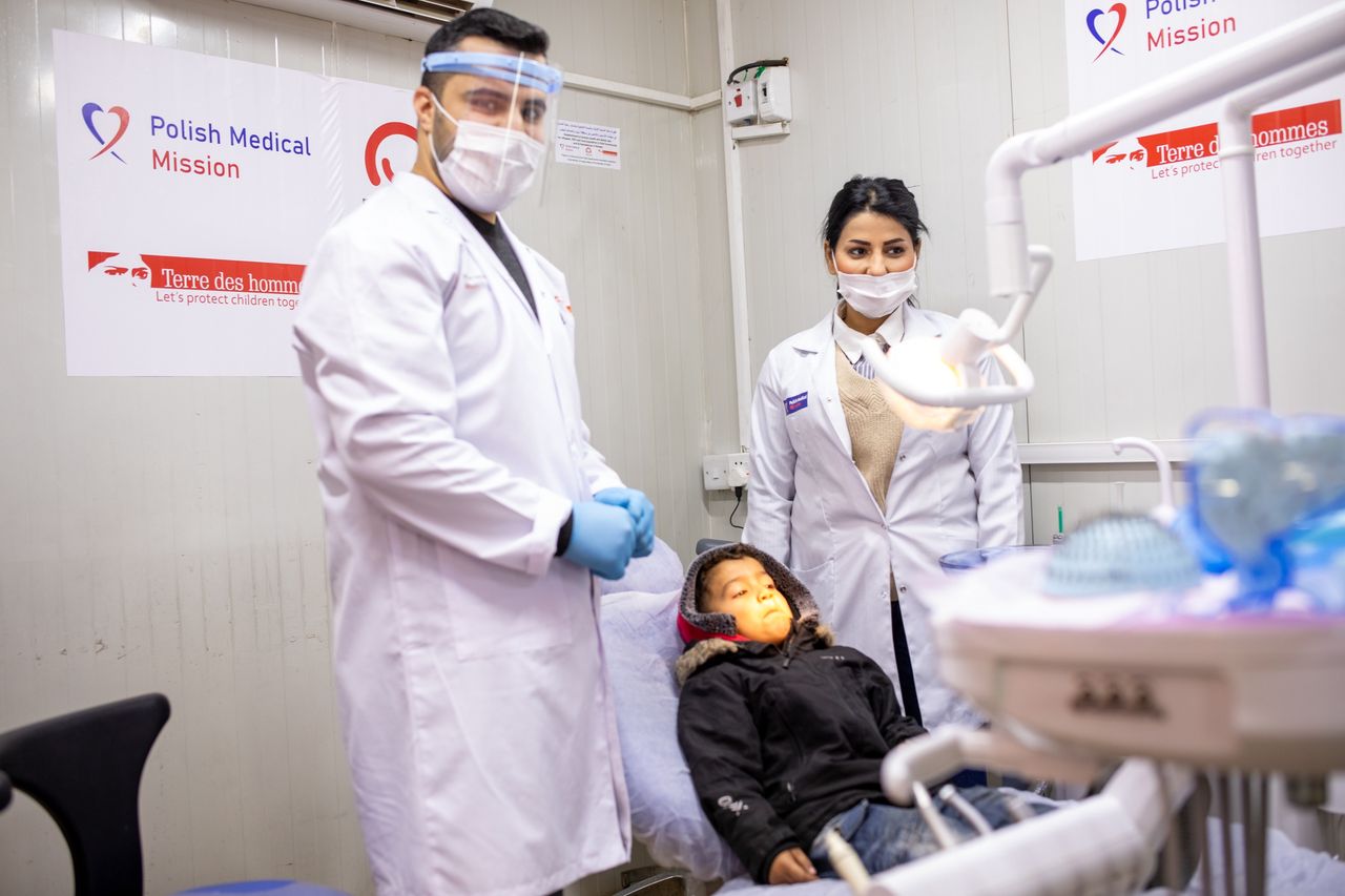 In the Daraszakran camp, where Sardar lives with his family, there is a dental office of the Polish Medical Mission.