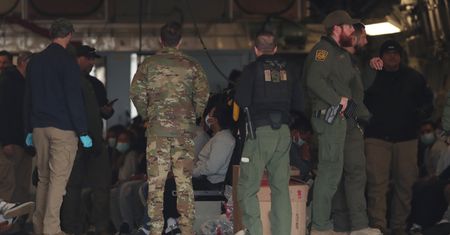 Trzy loty w 10 dni. USA deportowały ponad 100 migrantów do Afryki