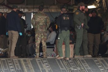 Trzy loty w 10 dni. USA deportowały ponad 100 migrantów do Afryki