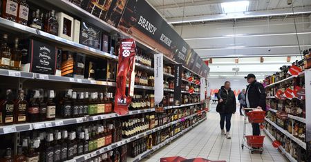 Czy Polacy popierają nocną prohibicję? Wyniki sondażu jasno pokazują