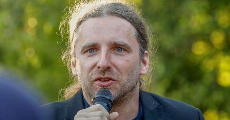 Dobromir Sośnierz o OFIARACH GWAŁTU: "Myślę, że ta jedna kobieta rocznie MOŻE SIĘ POGODZIĆ Z TYM, że nie może zabić dziecka"
