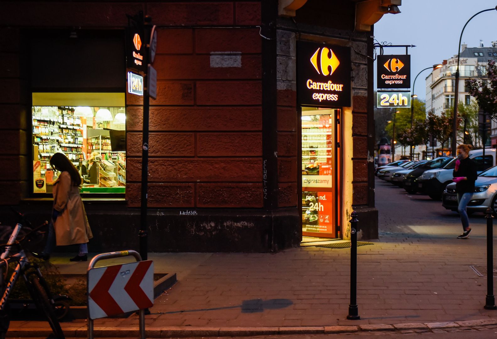 Klienci byli przerażeni. Bójka w Carrefour Express w Warszawie