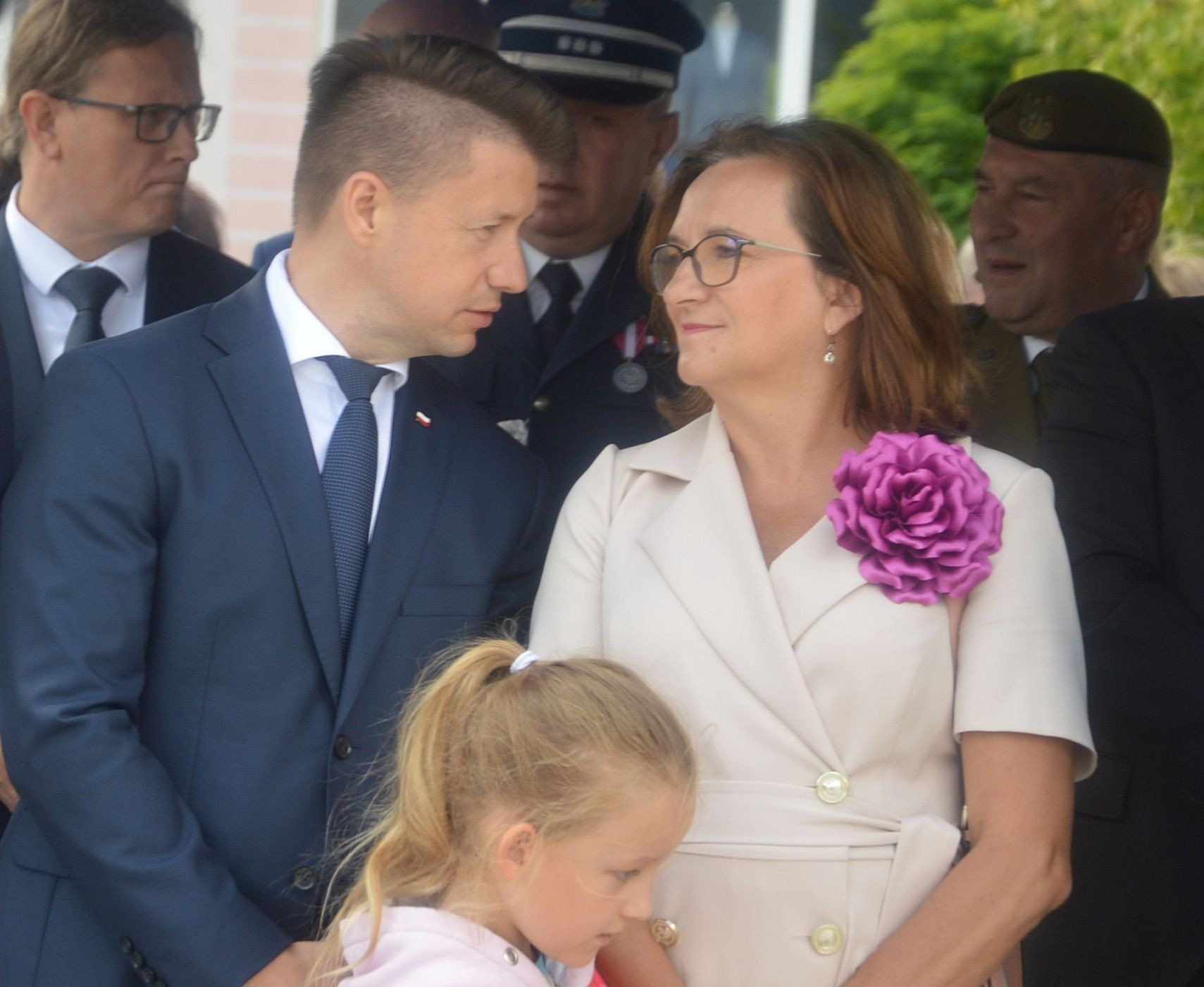 Kto był na wojewódzkich obchodach Święta Policji w Końskich? Na zdjęciu posłanka Agata Wojtyszek i poseł Bartłomiej Dorywalski. Zobacz kolejne.