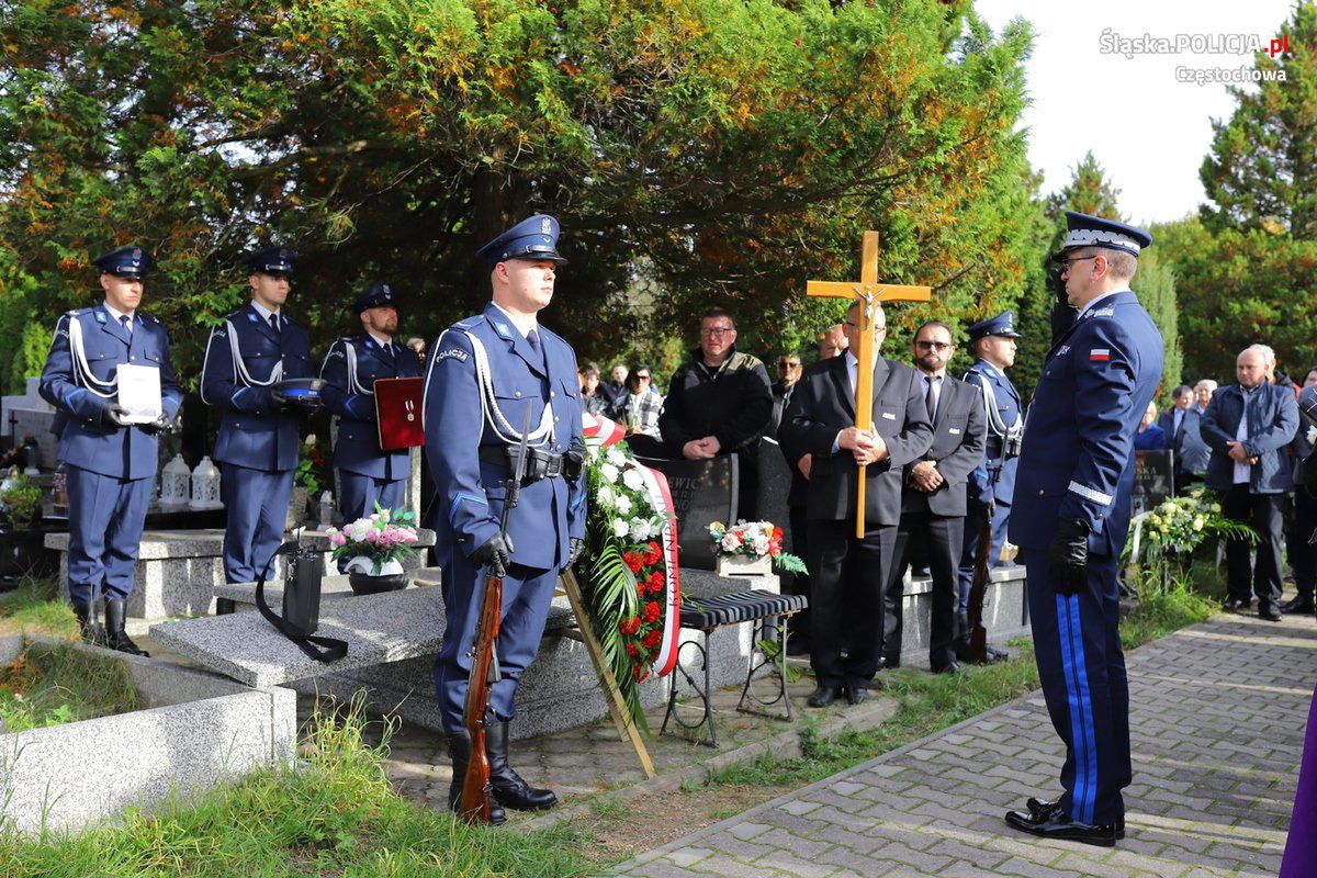 Zmarłego pożegnano z honorami