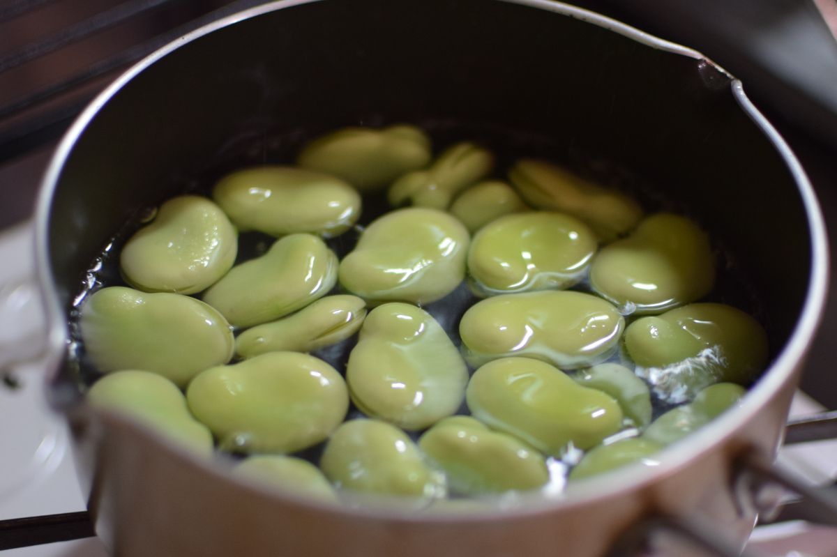 How to cook broad beans so they don't cause bloating?