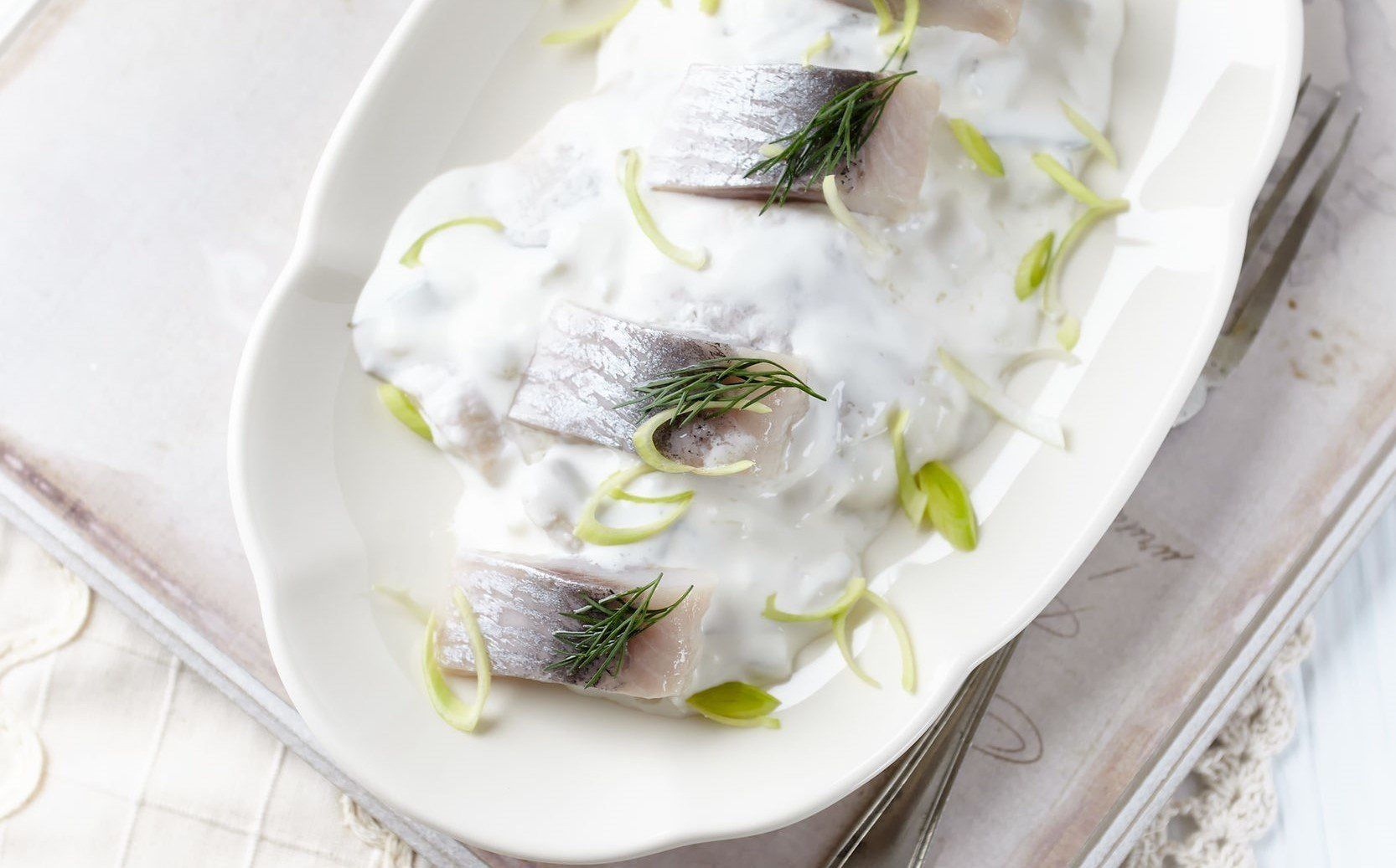 Jak zrobić dobre śledzie w śmietanie? Zobaczcie przepisy naszych Czytelników.