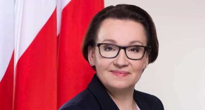 Szefowa MEN w liście do rodziców opisuje podwyżki dla nauczycieli. Eksperci: to dziwna próba zniechęcania do protestów