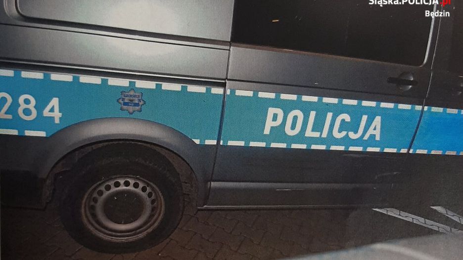 Pijany ucieczkę zakończył na furgonetce policjantów z Będzina.