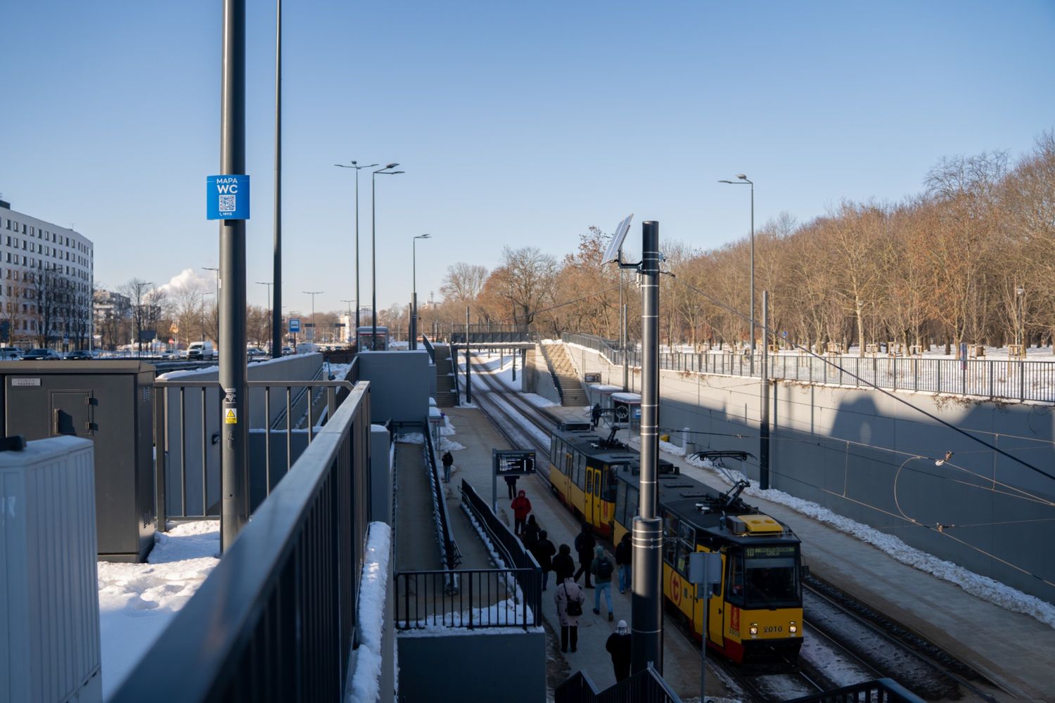 Mapa WC w Warszawie - wystarczy zeskanować kod QR z tabliczki