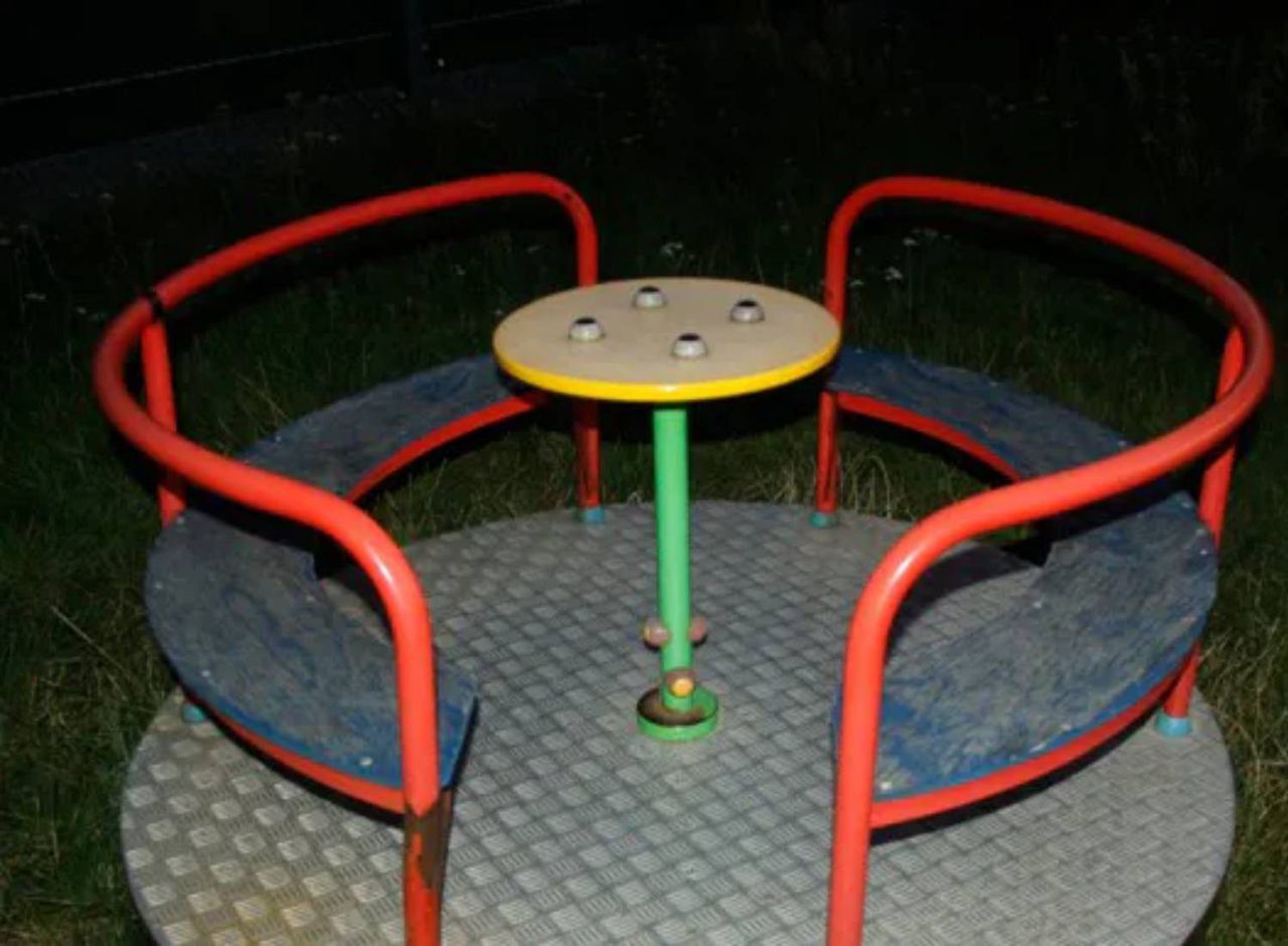 Baboszewo: 14-latka w szpitalu po ryzykownej zabawie z hulajnogą na placu zabaw.