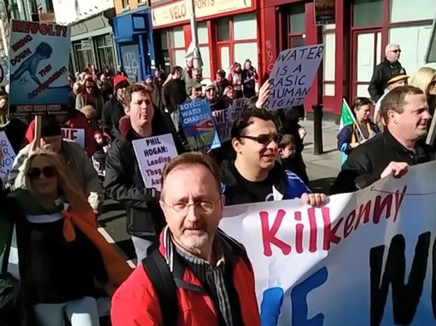 Wielotysięczny protest w Irlandii. Rząd wprowadza opłaty za wodę
