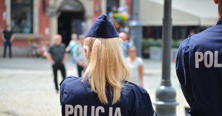 Policjantka dostała SMS-a od oszusta. Tak mu odpisała