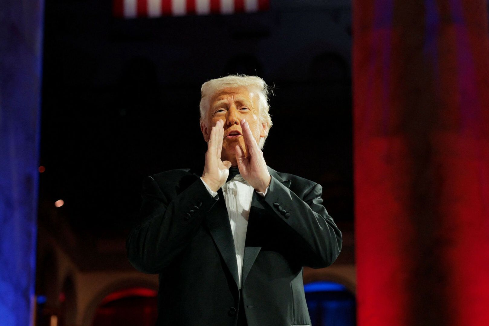 Wtedy wypalił "całowali mnie w tyłek". Eksperci bezlitośnie odczytali, o co chodziło Trumpowi