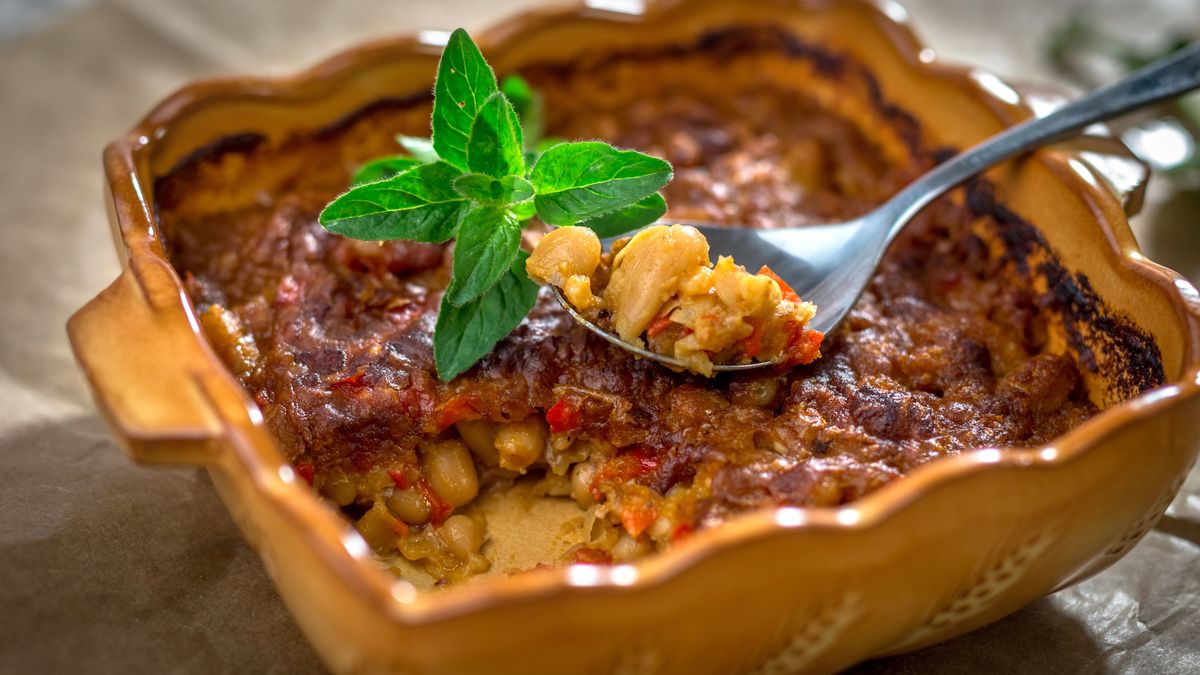 Bałkańska zapiekanka z fasoli