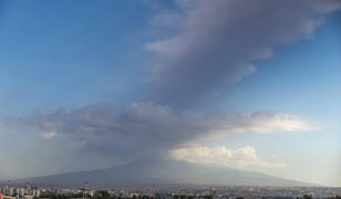 Etna znów daje o sobie znać. Nad Katanią gruba warstwa pyłu