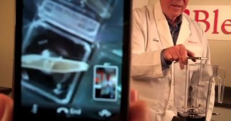 Will it blend? Czas na iPhone'a 4! [wideo]