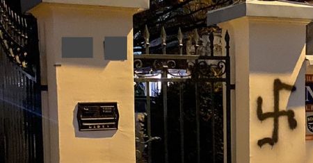 Kidawa-Błońska pokazała zdjęcie. "Zdewastowano ogrodzenie mojego domu"