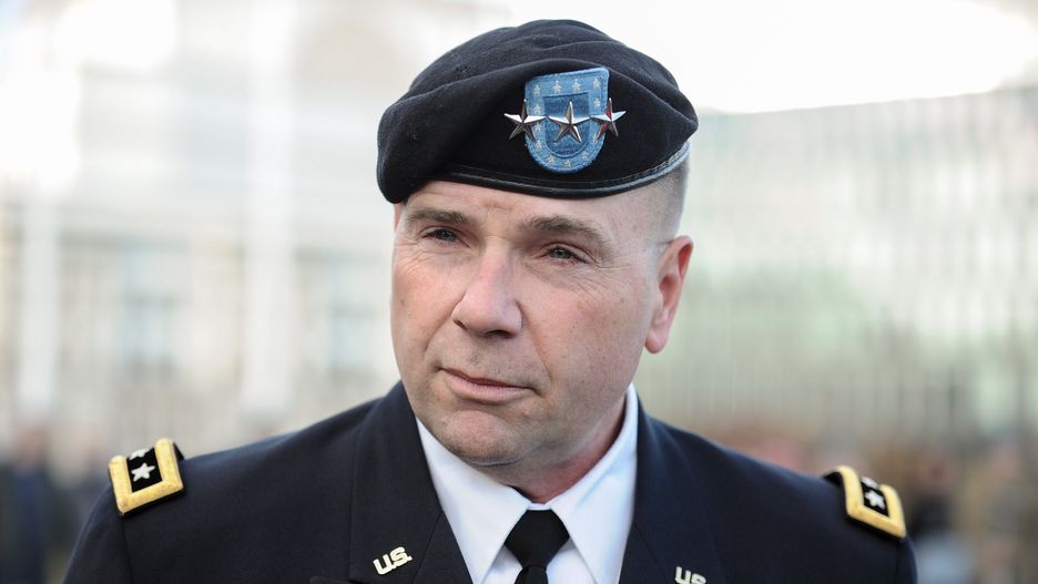 gen. Ben Hodges
Warszawa, 08.11.2015. Dow�dca si� ameryka�skich w Europie gen. Ben Hodges z�o�y� wieniec przed Grobem Nieznanego �o�nierza w Warszawie, 8 bm. Dow�dca si� ameryka�skich w Europie gen. Ben Hodges jest z wizyt� w Polsce w ramach polsko-ameryka�skiej wsp�pracy wojskowej. Na pocz�tku tygodnia planowane jest jego spotkanie w dow�dztwie generalnym. (mr) PAP/Marcin Obara
Marcin Obara
Ben Hodges, genera�, gn�, gr�b nieznanego �o�nierza, kwiaty, polsko-ameryka�ska wsp�praca wojskowa, portret, si�y ameryka�skie w Europie, wieniec, wizyta, z�o�enie