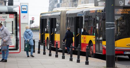 Akcja policji w Warszawie. Ktoś strzelał do autobusu