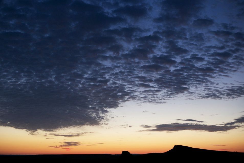 Wschód słońca nad Flaming Cliffs