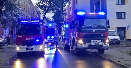 Pożar w Mysłowicach. Spłonęło mieszkanie, dwie osoby w szpitalu