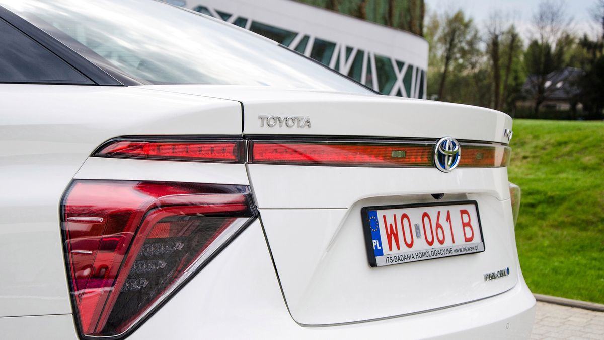 Takich tablic prawdopodobnie już na ulicy nie spotkacie, ale na niektórych zdjęciach tak.