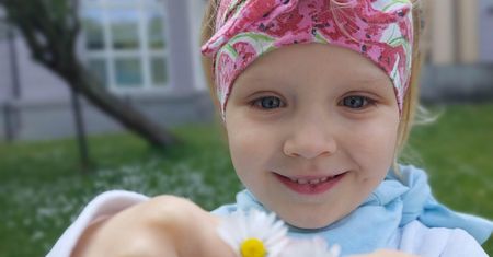 Mała Lili walczy o życie. Rodzicom świat zawalił się na głowę