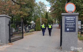 Więcej patroli na cmentarzach. Komendant mówi, jak działają złodzieje
