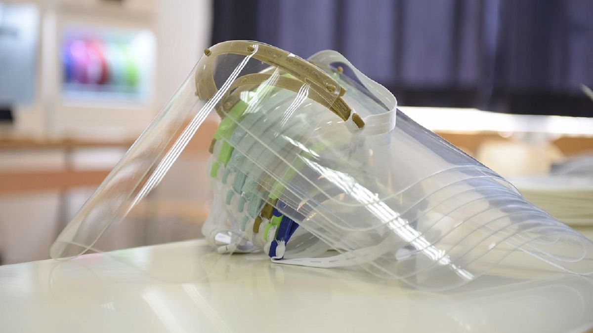 Przyłbic nie będziemy mogli używać na ulicach? Produkująca je firma CleverOne czeka na wytyczne rządu (zdj. ilustracyjne).