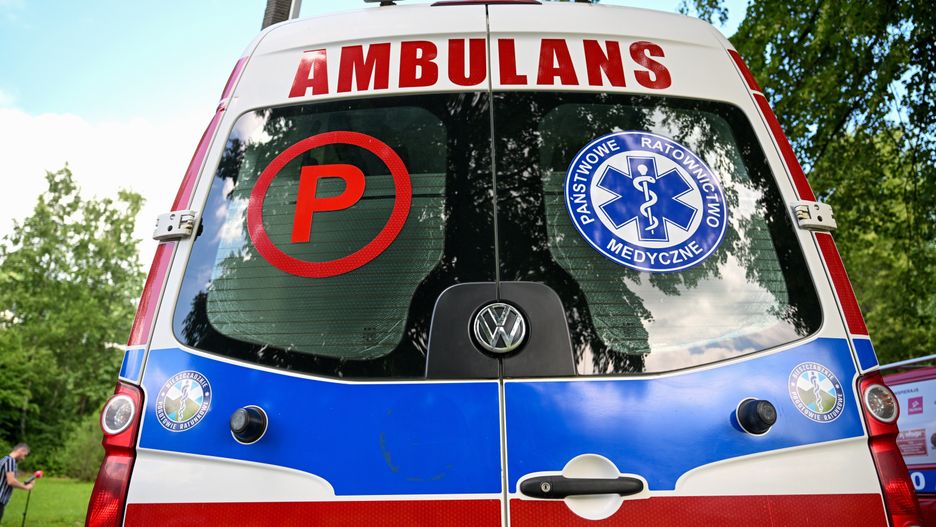 ambulans
Solina, 17.06.2024. Ambulans dla Grupy Bieszczadzkiej GOPR przekazany na briefingu prasowym po wyjazdowym posiedzeniu Wojew�dzkiego Zespo�u Zarz�dzania Kryzysowego nt. bezpiecze�stwa podczas letniego wypoczynku w woj. podkarpackim, 17 bm. przed budynkiem Centrum Energii Odnawialnej Elektrowni Wodnej w Solinie.   (ad) PAP/Darek Delmanowicz
Darek Delmanowicz
ambulans, G�rskie Ochotnicze Pogotowie Ratunkowe, Grupa Bieszczadzka GOPR, wojew�dzki zesp�, zarz�dzanie kryzysowe, brieging briefingu, przekazanie przekazania, solnej