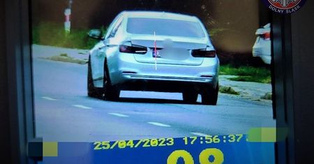 Kierowca nagle przyśpieszył. Policjanci byli zdziwieni