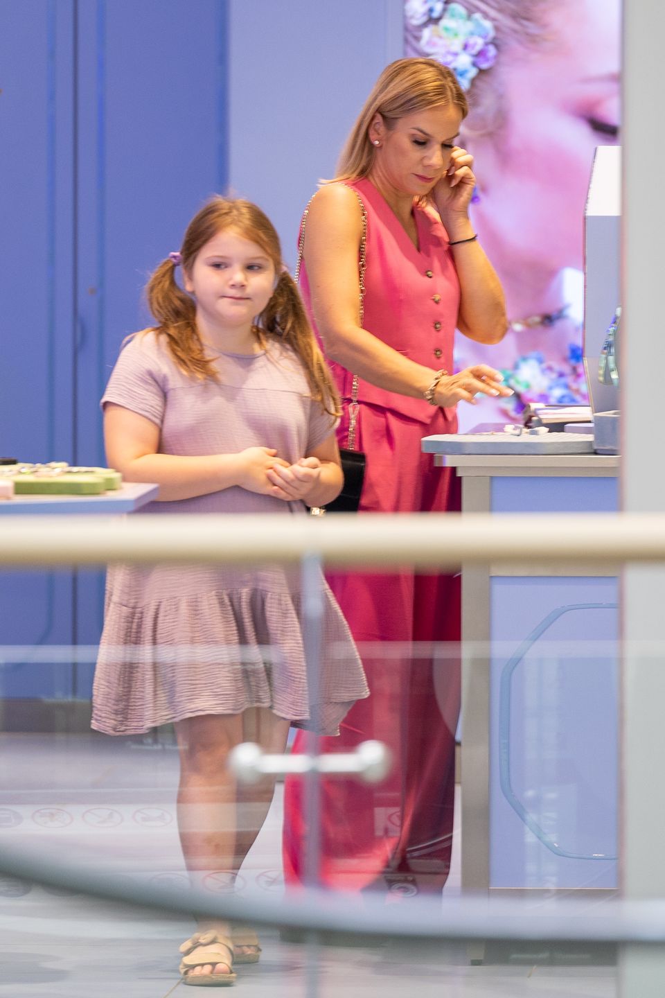 Marta i Kasia Nawrockie na zakupach