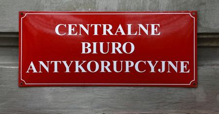 Akcja CBA w Toruniu. Oszustka chwaliła się wpływami w Radiu Maryja