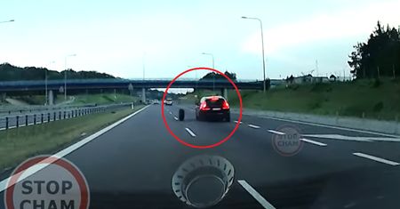 Koło odpadło od volvo na ekspresowce. Nagranie trafiło do sieci
